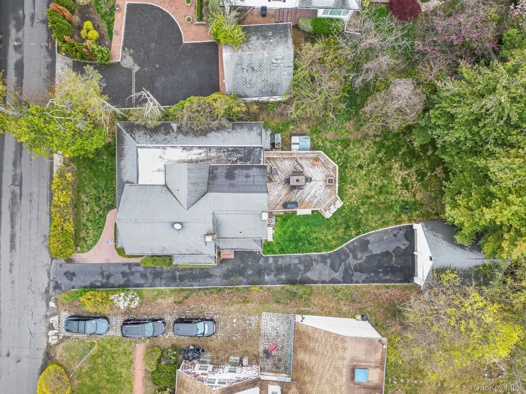 Photo of 170 Ocean Avenue, Woodmere, NY 11598 (MLS # 986640)