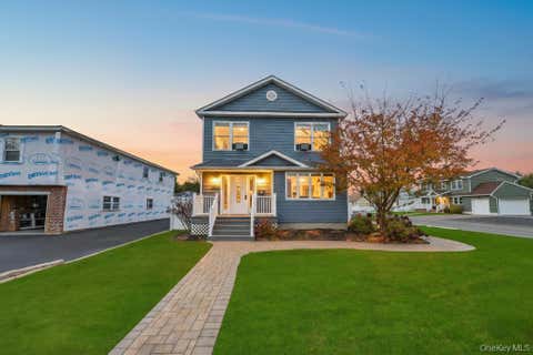 Homes For Sale - 297 Catskill Avenue<br/> Lindenhurst, NY 11757