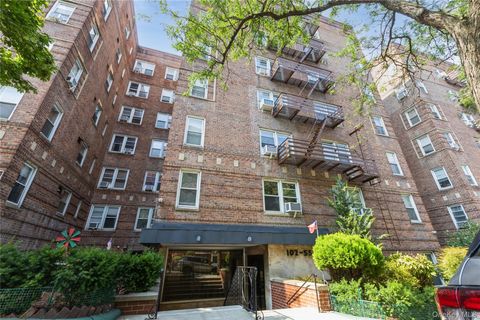 Photo of 102-55 67th Drive #Unit 3J, Forest Hills, NY 11375 (MLS # 921024)