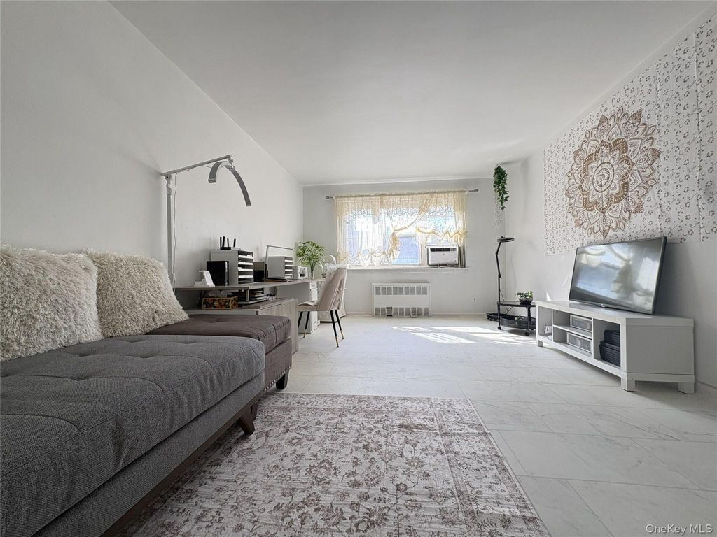 Photo of 31-90 140th Street #1L, Flushing, NY 11354 (MLS # 995728)