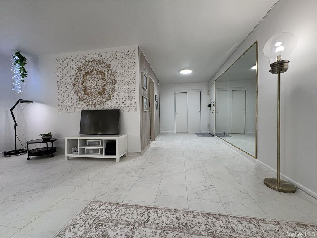 Photo of 31-90 140th Street #1L, Flushing, NY 11354 (MLS # 995728)