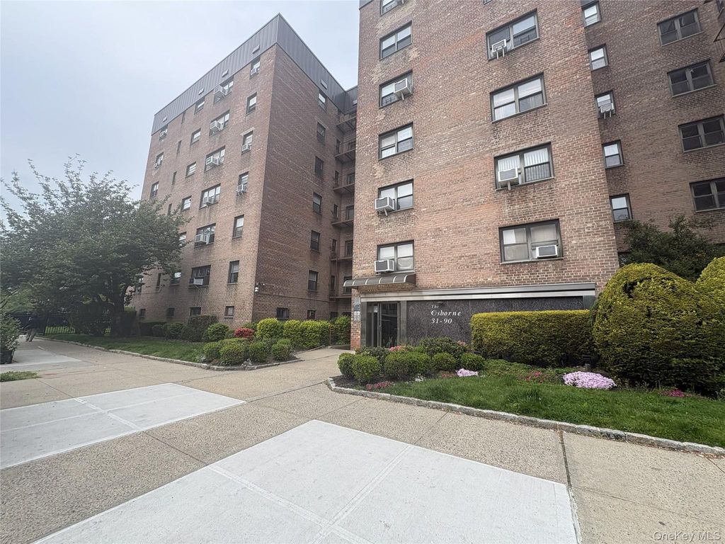 Photo of 31-90 140th Street #1L, Flushing, NY 11354 (MLS # 995728)