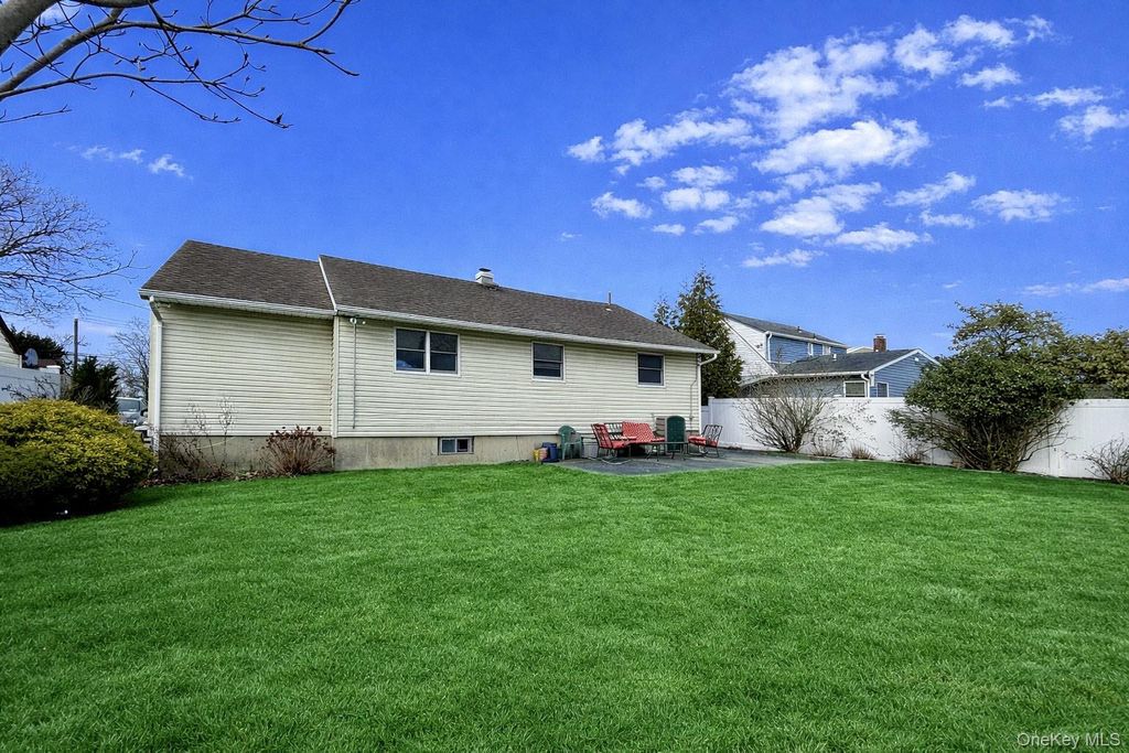 Photo of 2337 Sycamore Avenue, Wantagh, NY 11793 (MLS # 955223)