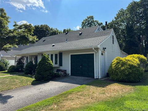 332 Jamaica Boulevard, Carle Place, NY 11514 - MLS#: 894412
