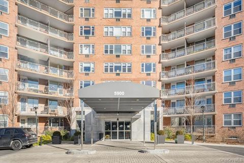 Photo of 5900 Arlington Avenue #6R, Bronx, NY 10471 (MLS # 919322)