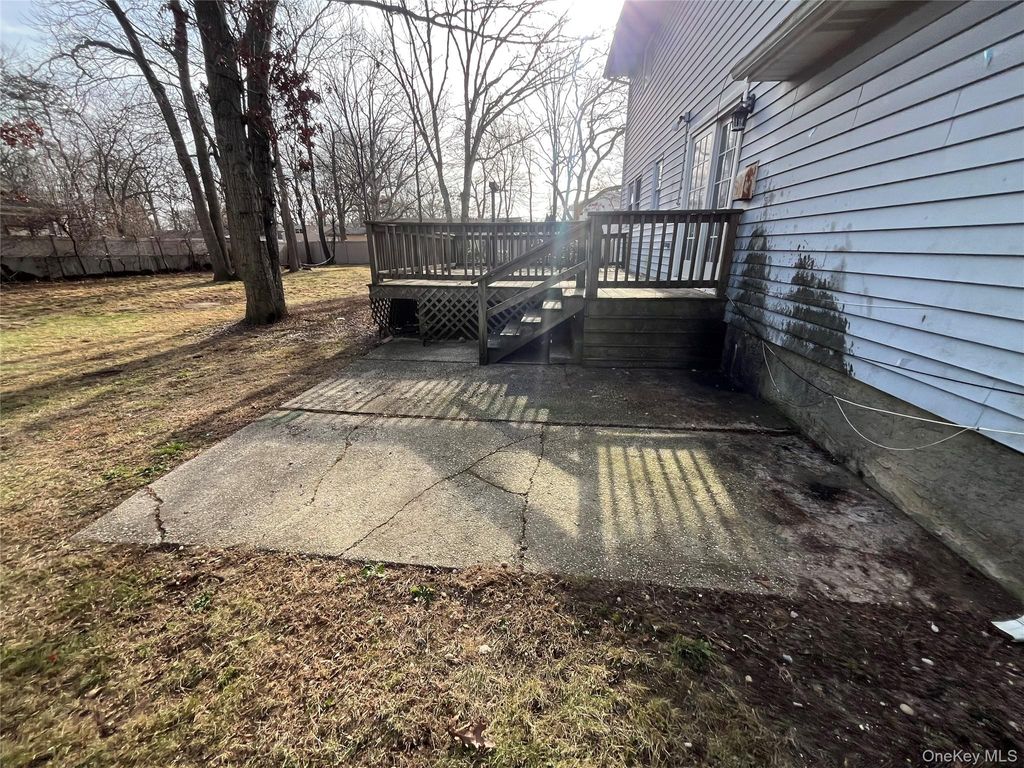 Photo of 981 Connetquot Avenue, Central Islip, NY 11722 (MLS # 944089)