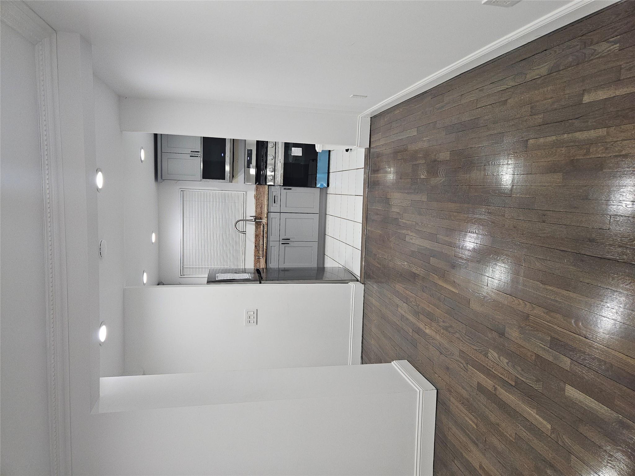1025 Fenwood Drive Dr #APT 2, Valley Stream, New York image 5