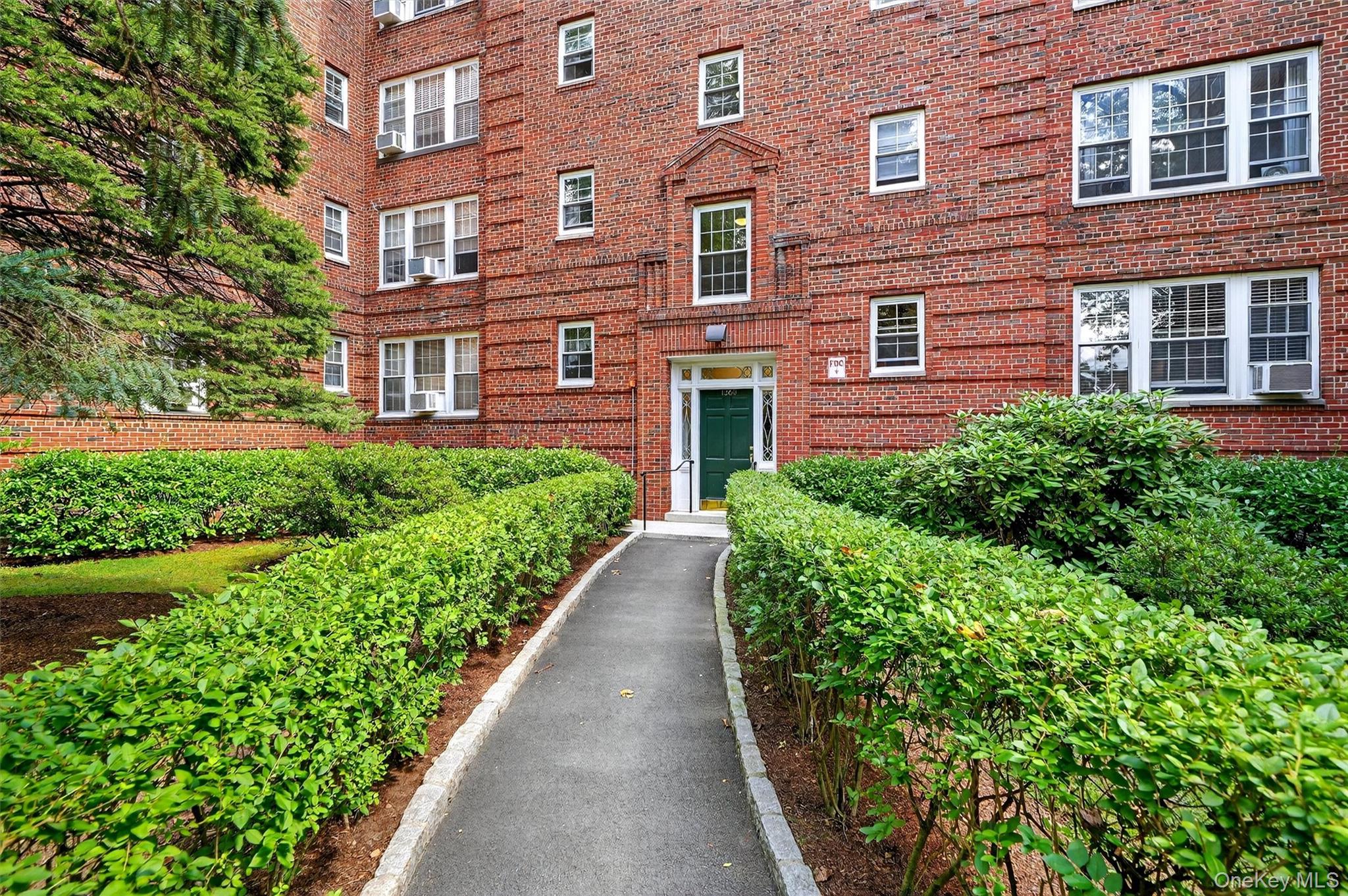 1360 Midland Avenue 4F