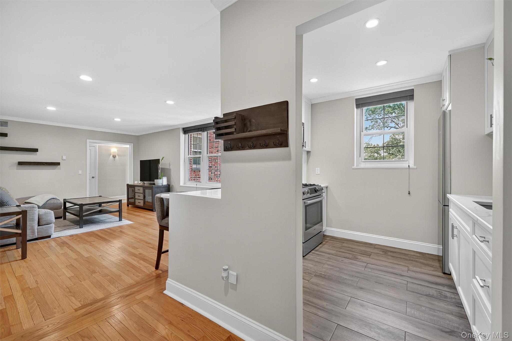 1360 Midland Avenue 4F