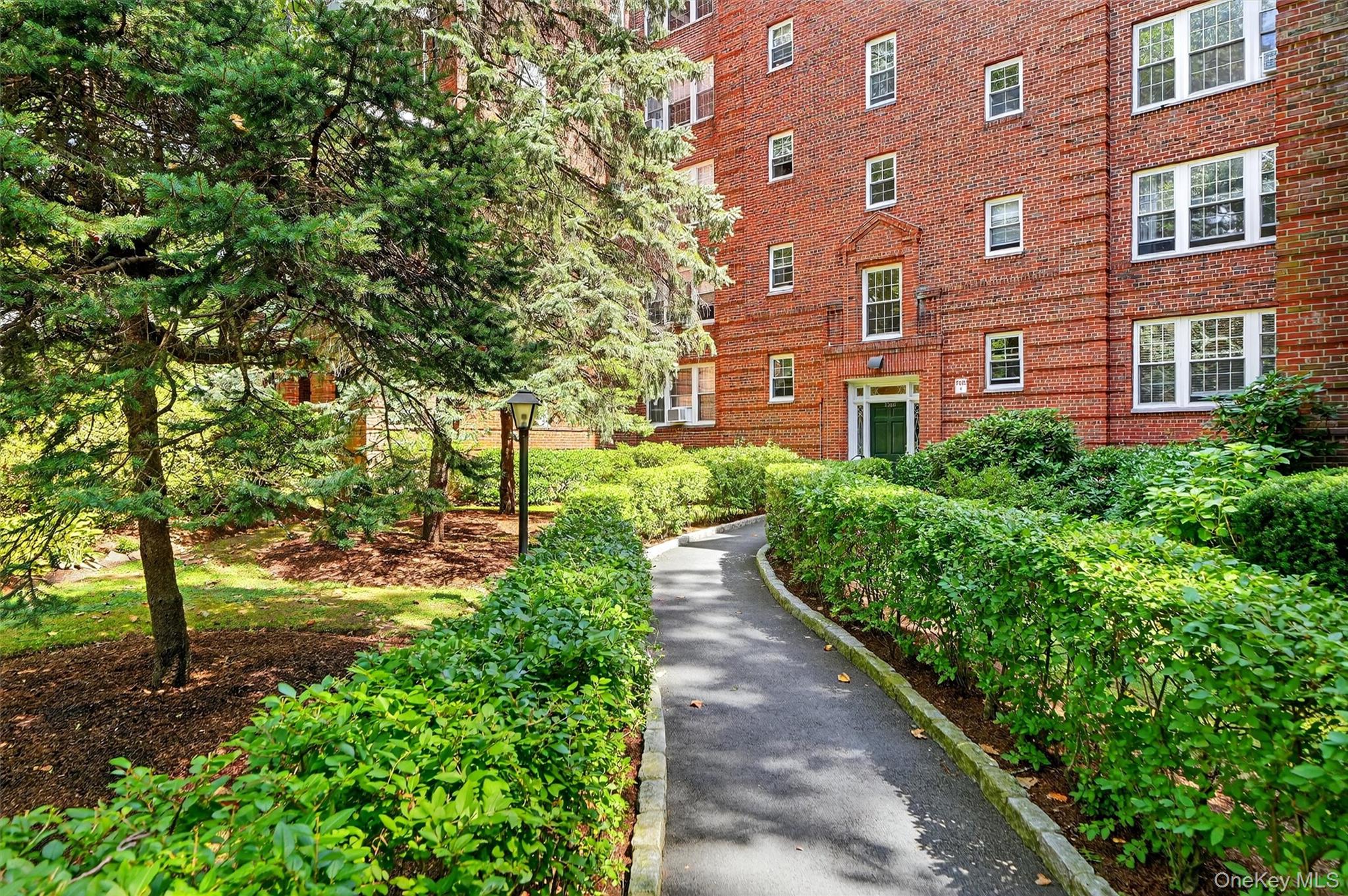 1360 Midland Avenue 4F