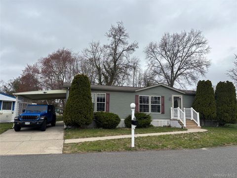 1661 Old Country Road 417 Riverhead NY 11901