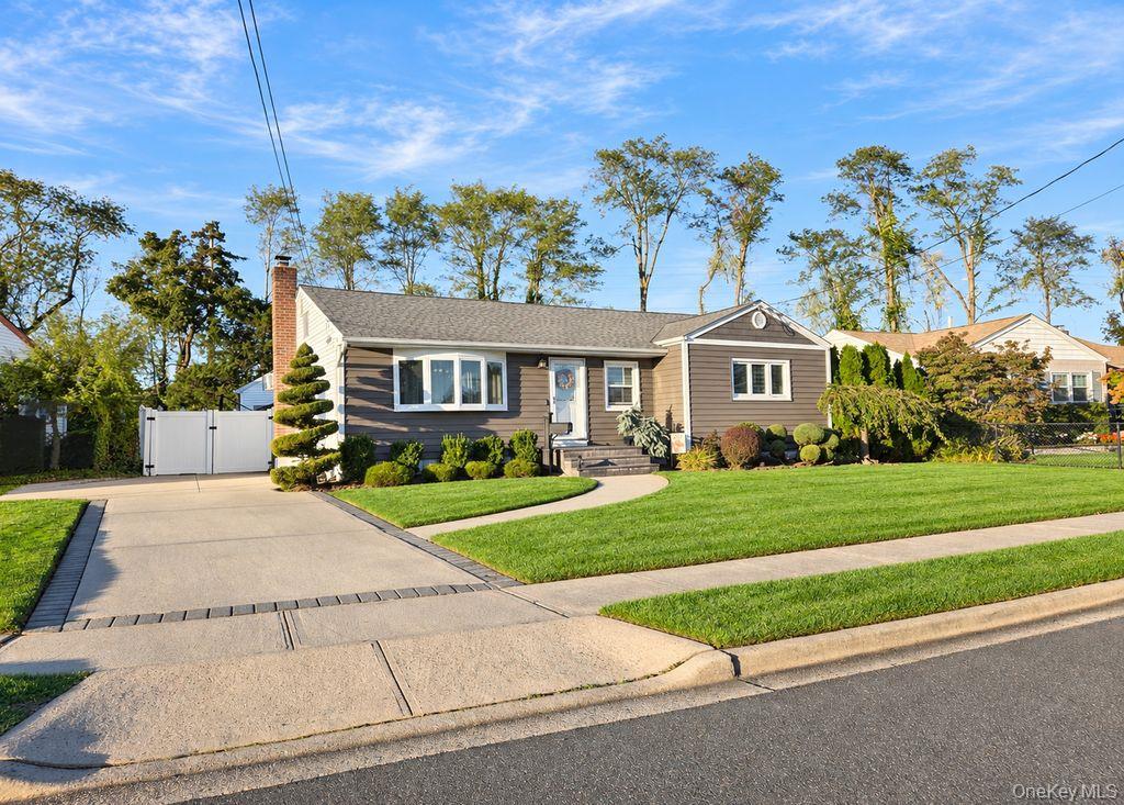 Photo of 21 Clifford Drive, Farmingdale, NY 11735 (MLS # 1063887)