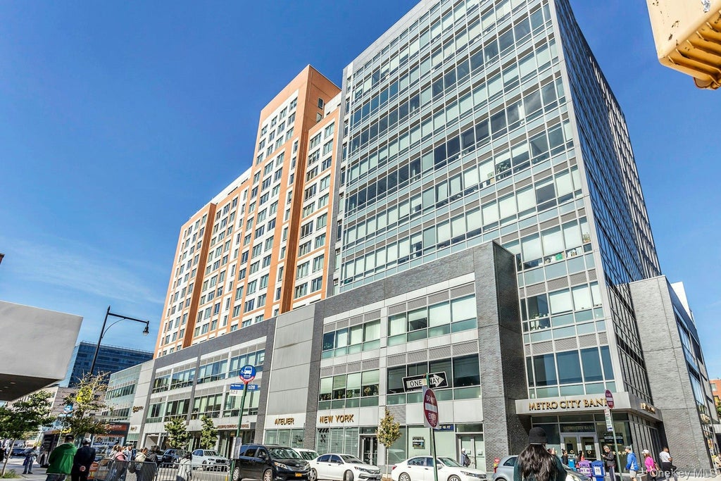 Photo of 138-35 39th Avenue #14M, Flushing, NY 11354 (MLS # 1057214)
