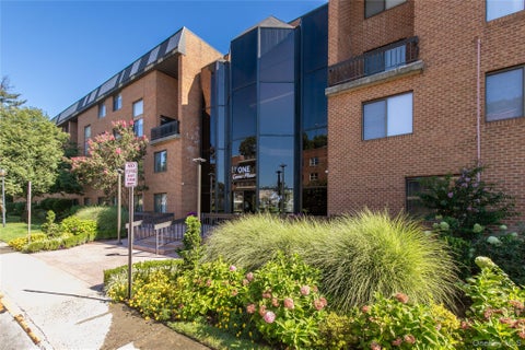 Condo For Rent - 1 Ipswich Avenue<br/> Nassau County, Great Neck, NY 11021