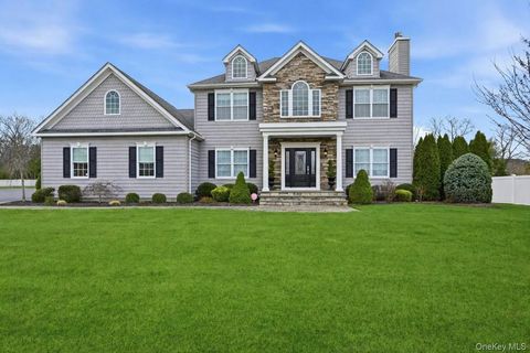 Photo of 14 Southview Circle, Lake Grove, NY 11755 (MLS # 981689)