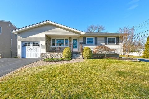 534 Hyman Avenue West Islip NY 11795