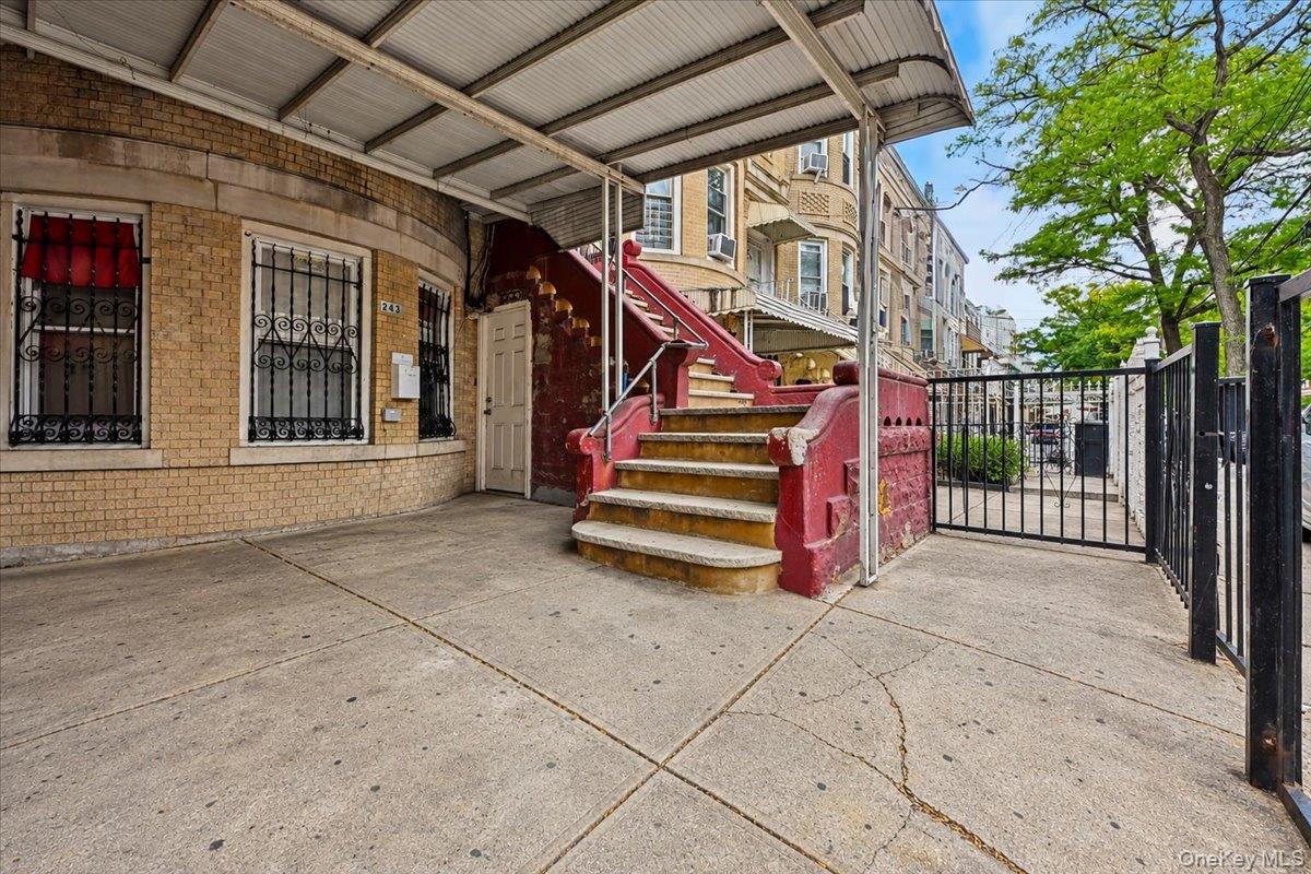 243 Crescent