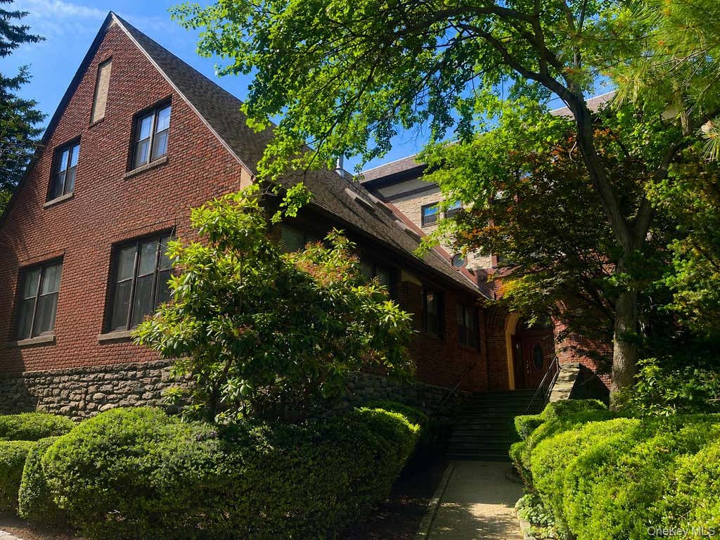 Photo of 55 W Hartsdale Avenue #H, Hartsdale, NY 10530 (MLS # 1012180)