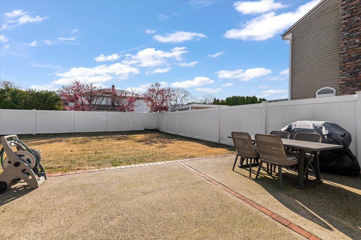 825 Milligan Lane, West Islip, New York image 17