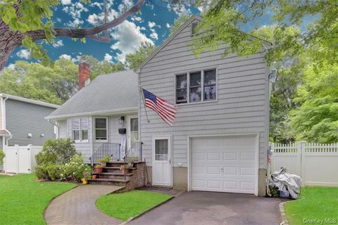 Homes For Sale - 117 Eastgate Road<br/> Massapequa Park, NY 11762