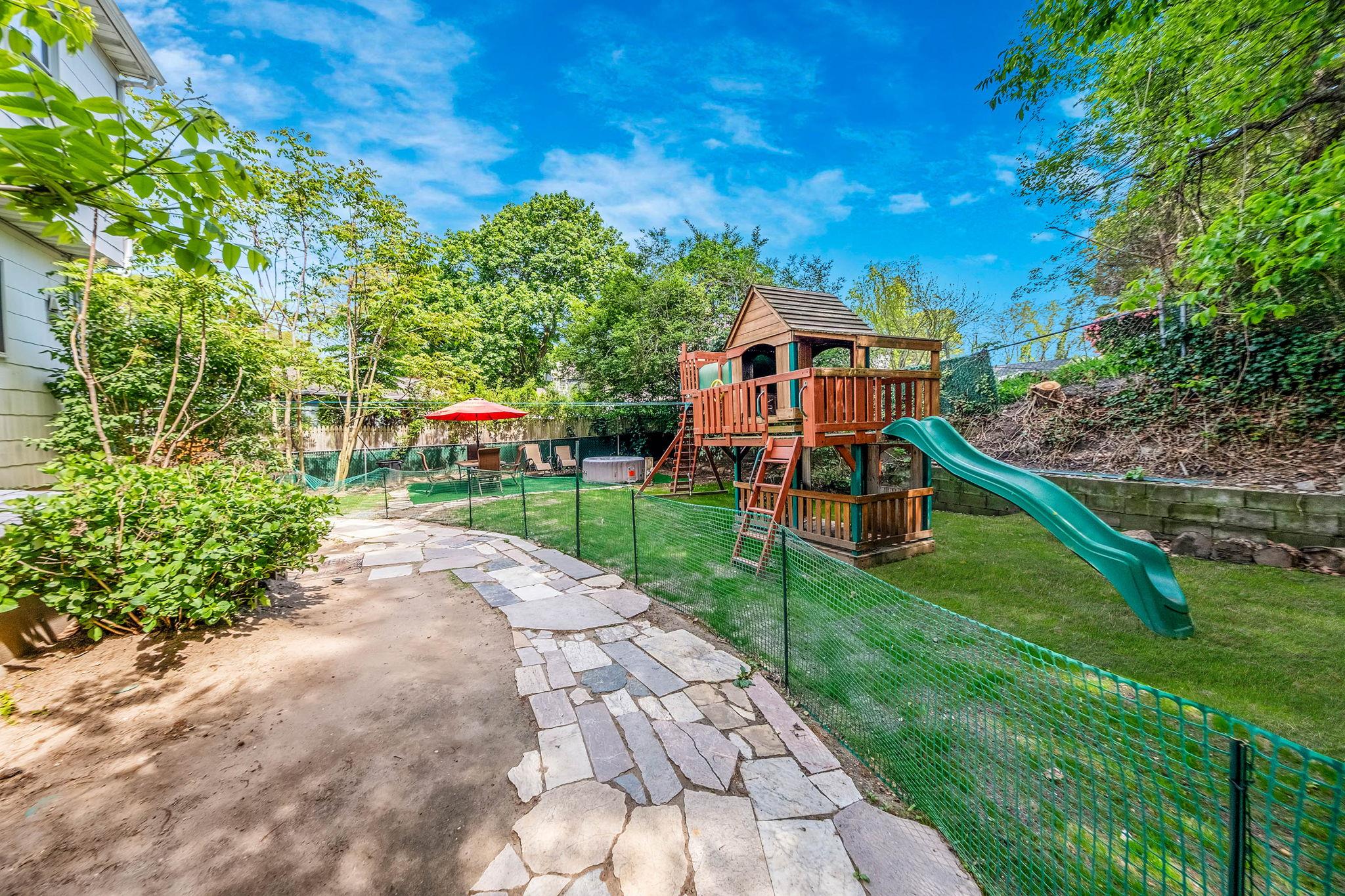 2 Queen Drive, Sound Beach, New York image 37