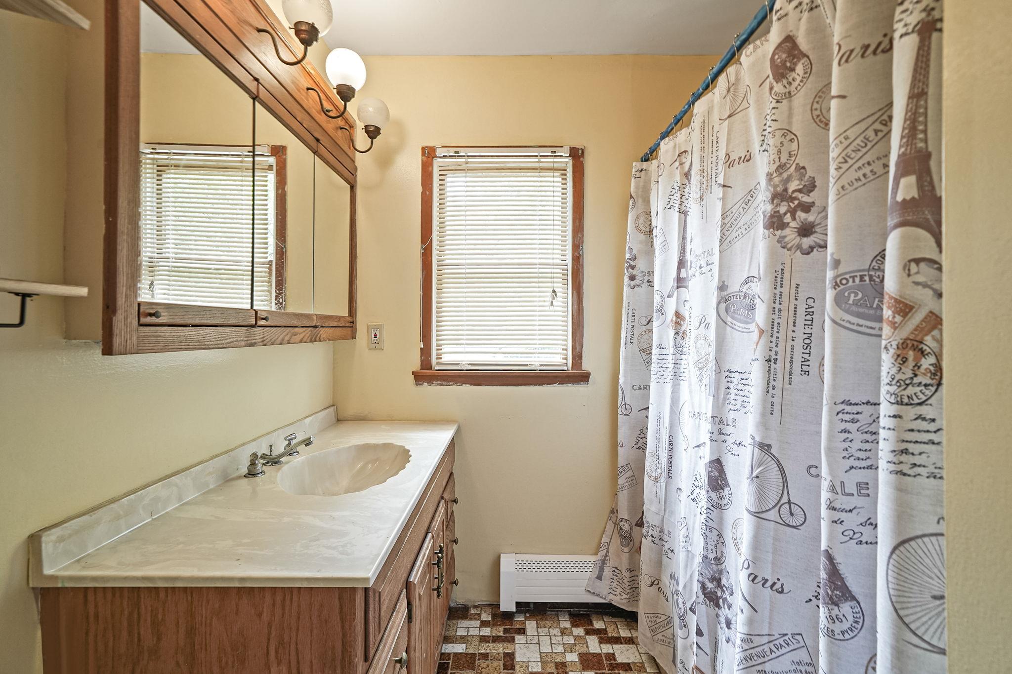 2 Queen Drive, Sound Beach, New York image 33