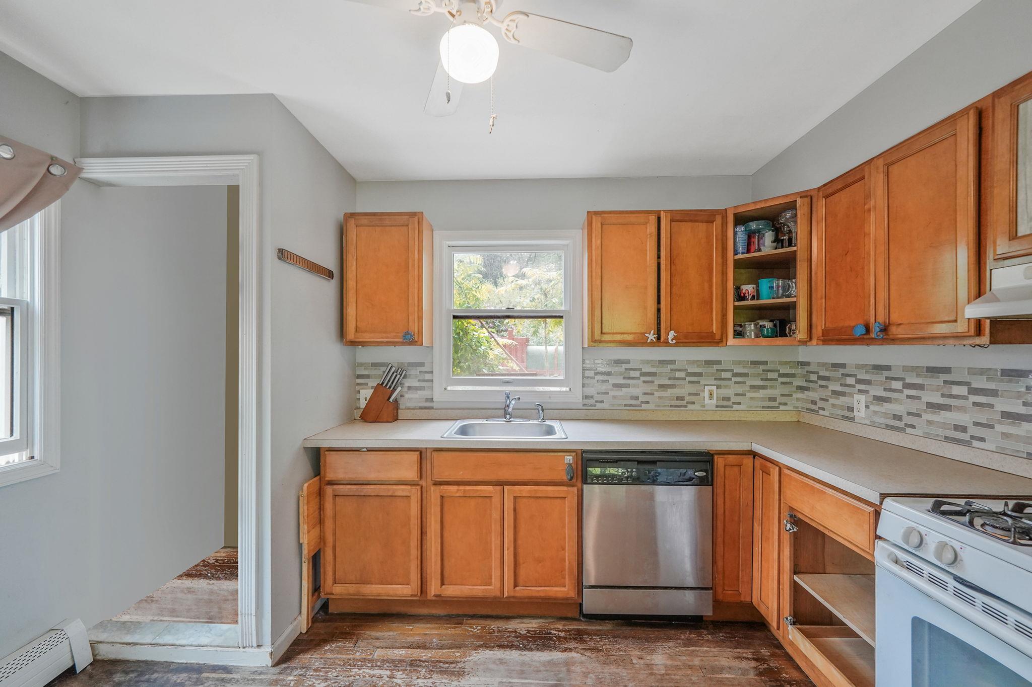 2 Queen Drive, Sound Beach, New York image 8