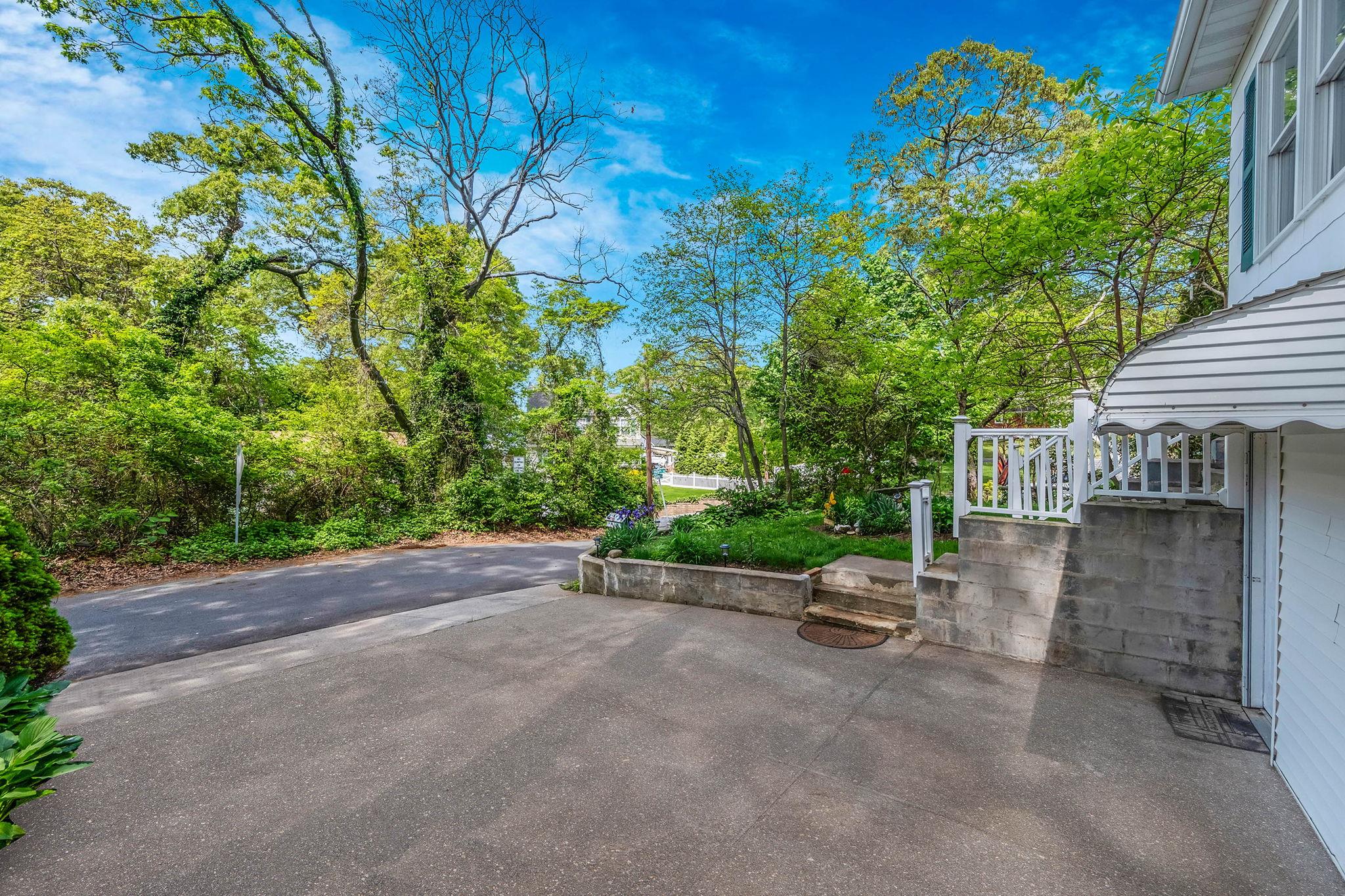 2 Queen Drive, Sound Beach, New York image 40