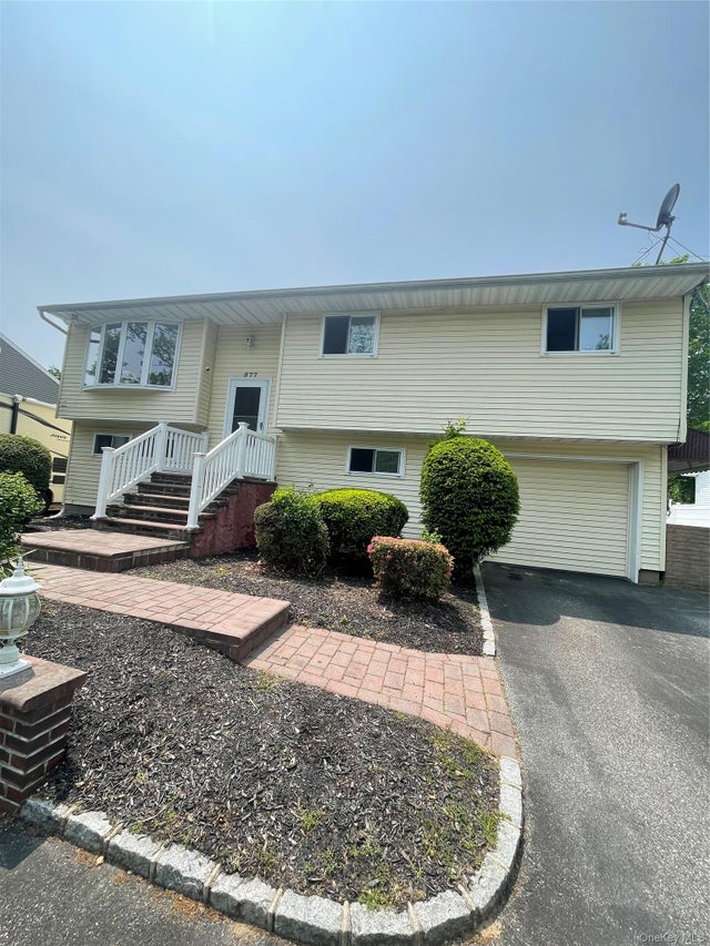577 East Drive