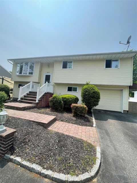 Apartment For Rent - 577 East Drive<br/> Lindenhurst, NY 11757