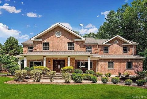 Photo of 9 Arista Court, Dix Hills, NY 11746 (MLS # 985596)