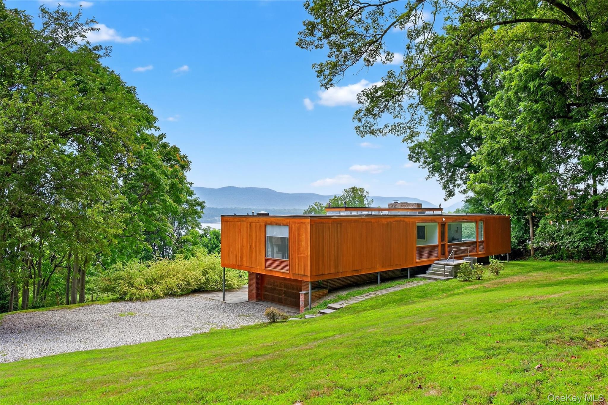 Newburgh, New York 12550, United States, 4 Bedrooms Bedrooms, ,3 BathroomsBathrooms,Residential,Active,185266