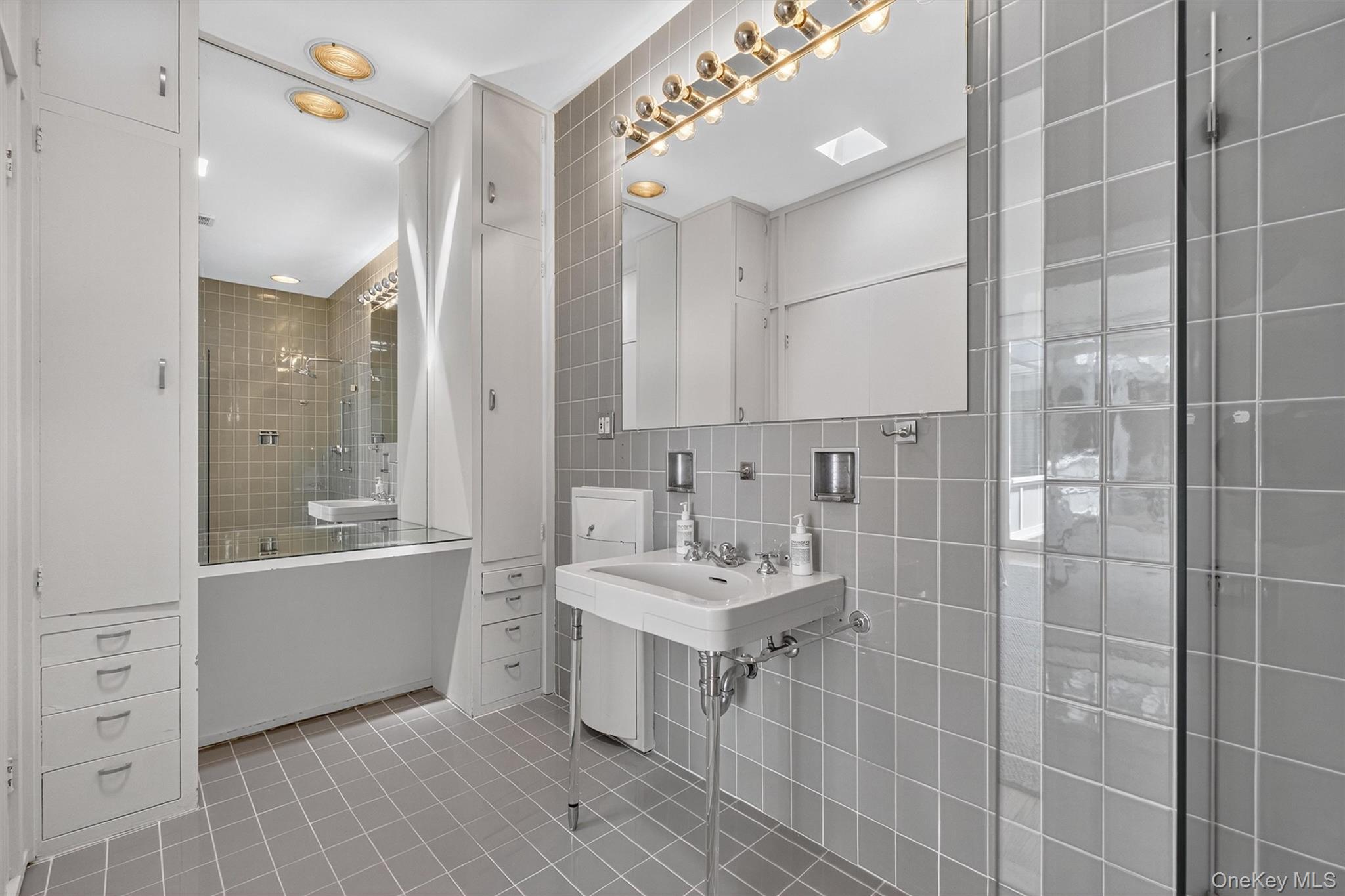 Newburgh, New York 12550, United States, 4 Bedrooms Bedrooms, ,3 BathroomsBathrooms,Residential,Active,185266