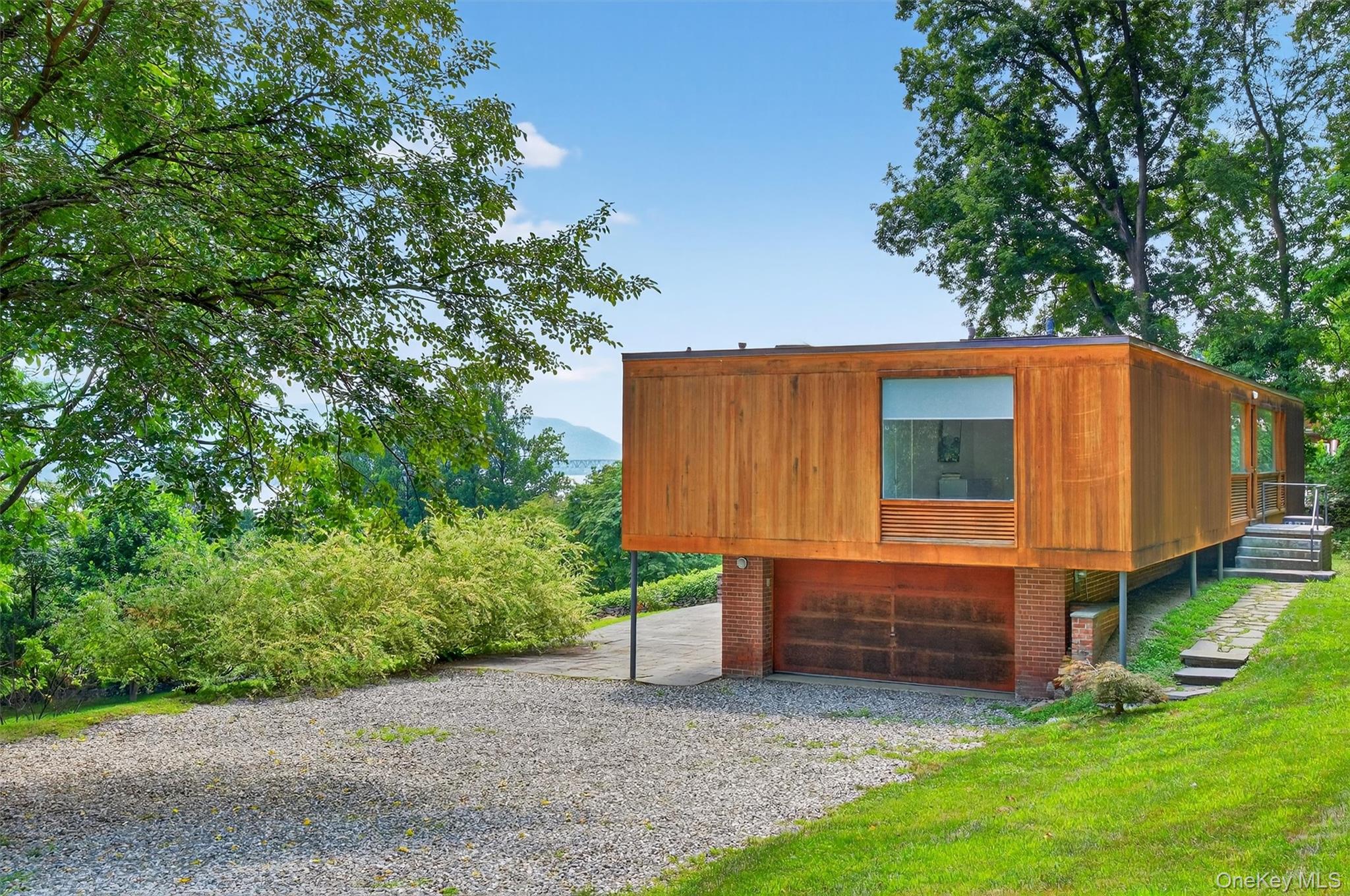 Newburgh, New York 12550, United States, 4 Bedrooms Bedrooms, ,3 BathroomsBathrooms,Residential,Active,185266