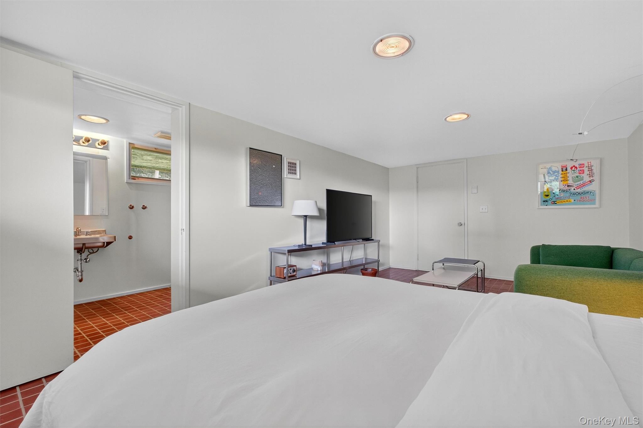 Newburgh, New York 12550, United States, 4 Bedrooms Bedrooms, ,3 BathroomsBathrooms,Residential,Active,185266