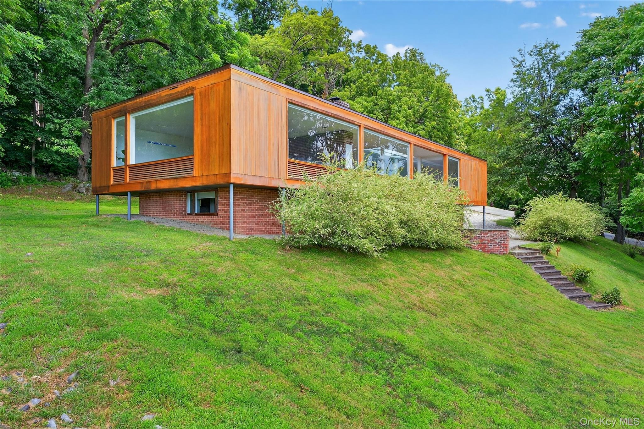 Newburgh, New York 12550, United States, 4 Bedrooms Bedrooms, ,3 BathroomsBathrooms,Residential,Active,185266