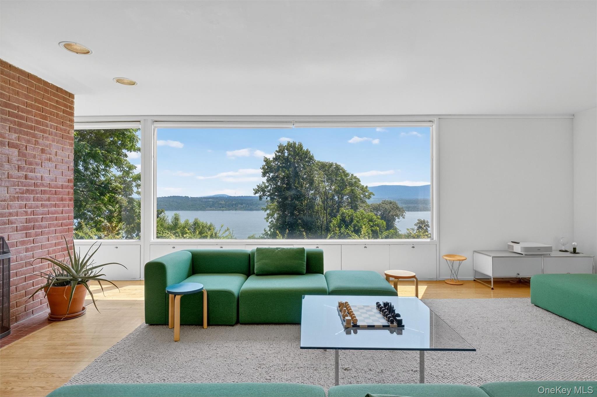 Newburgh, New York 12550, United States, 4 Bedrooms Bedrooms, ,3 BathroomsBathrooms,Residential,Active,185266