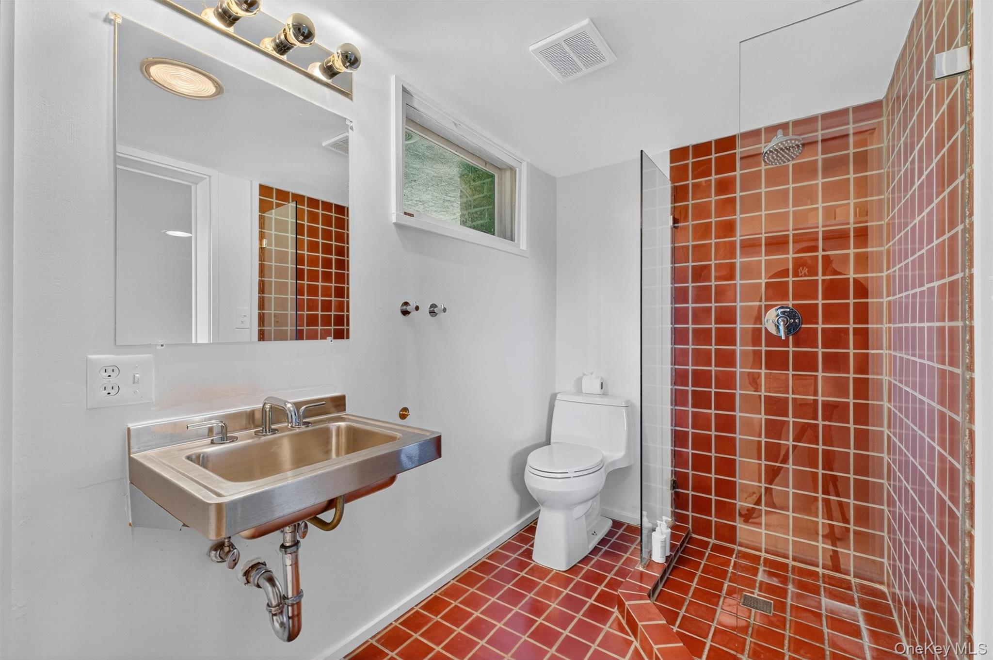 Newburgh, New York 12550, United States, 4 Bedrooms Bedrooms, ,3 BathroomsBathrooms,Residential,Active,185266