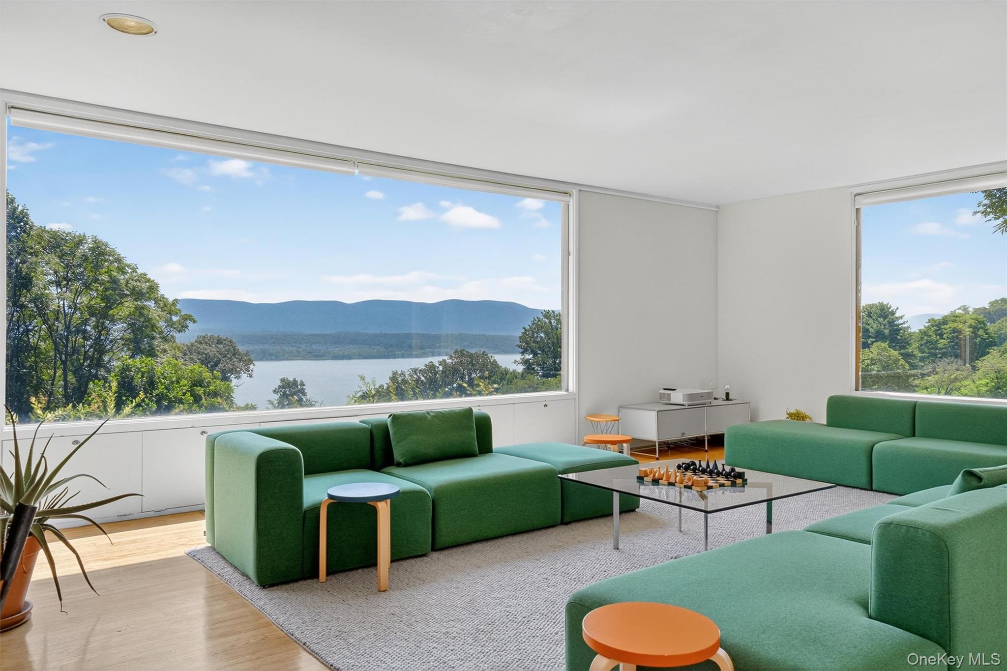 Newburgh, New York 12550, United States, 4 Bedrooms Bedrooms, ,3 BathroomsBathrooms,Residential,Active,185266