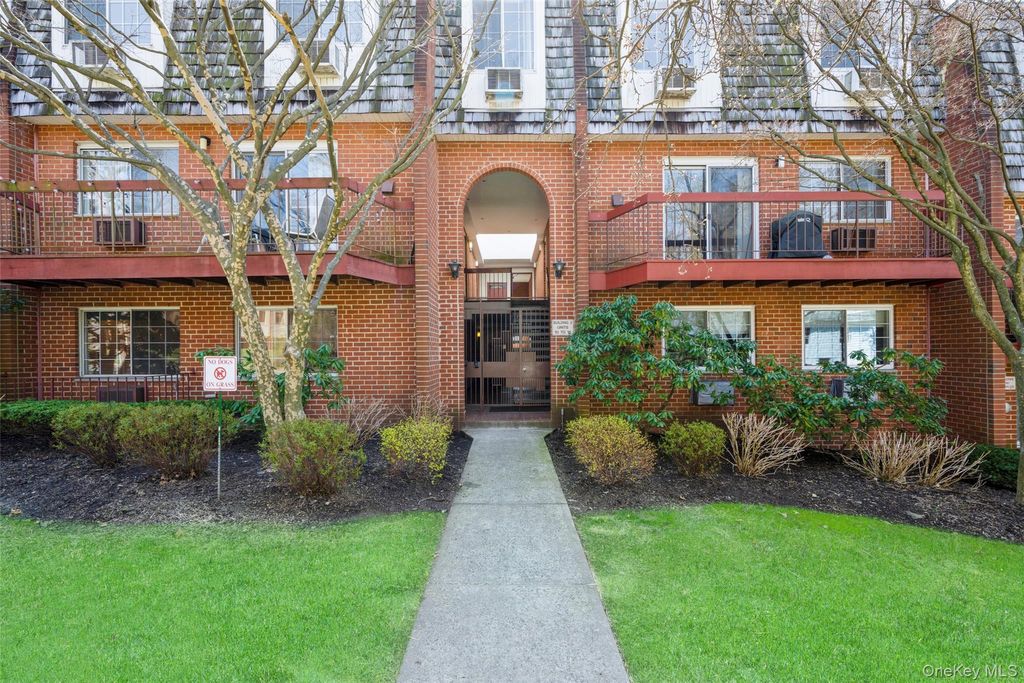 Photo of 55 N Broadway #3-14, White Plains, NY 10601 (MLS # 979817)