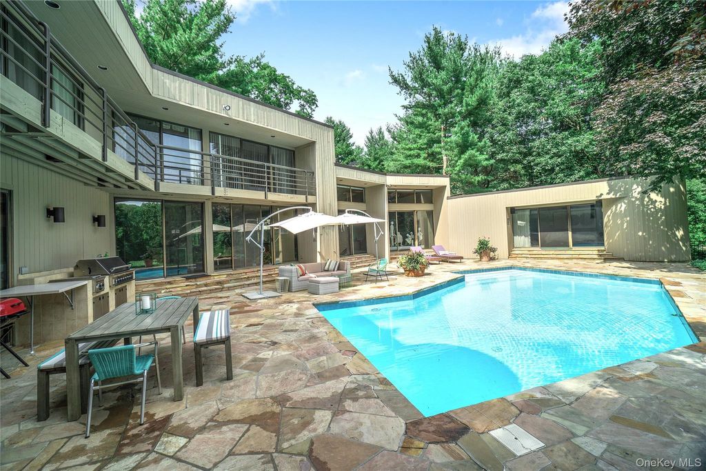 Photo of 20 Cole Drive, Armonk, NY 10504 (MLS # 940840)