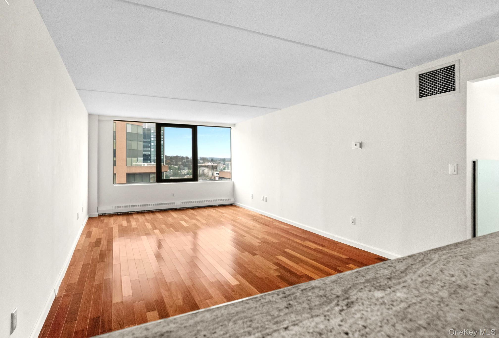 4 Martine Avenue 1619