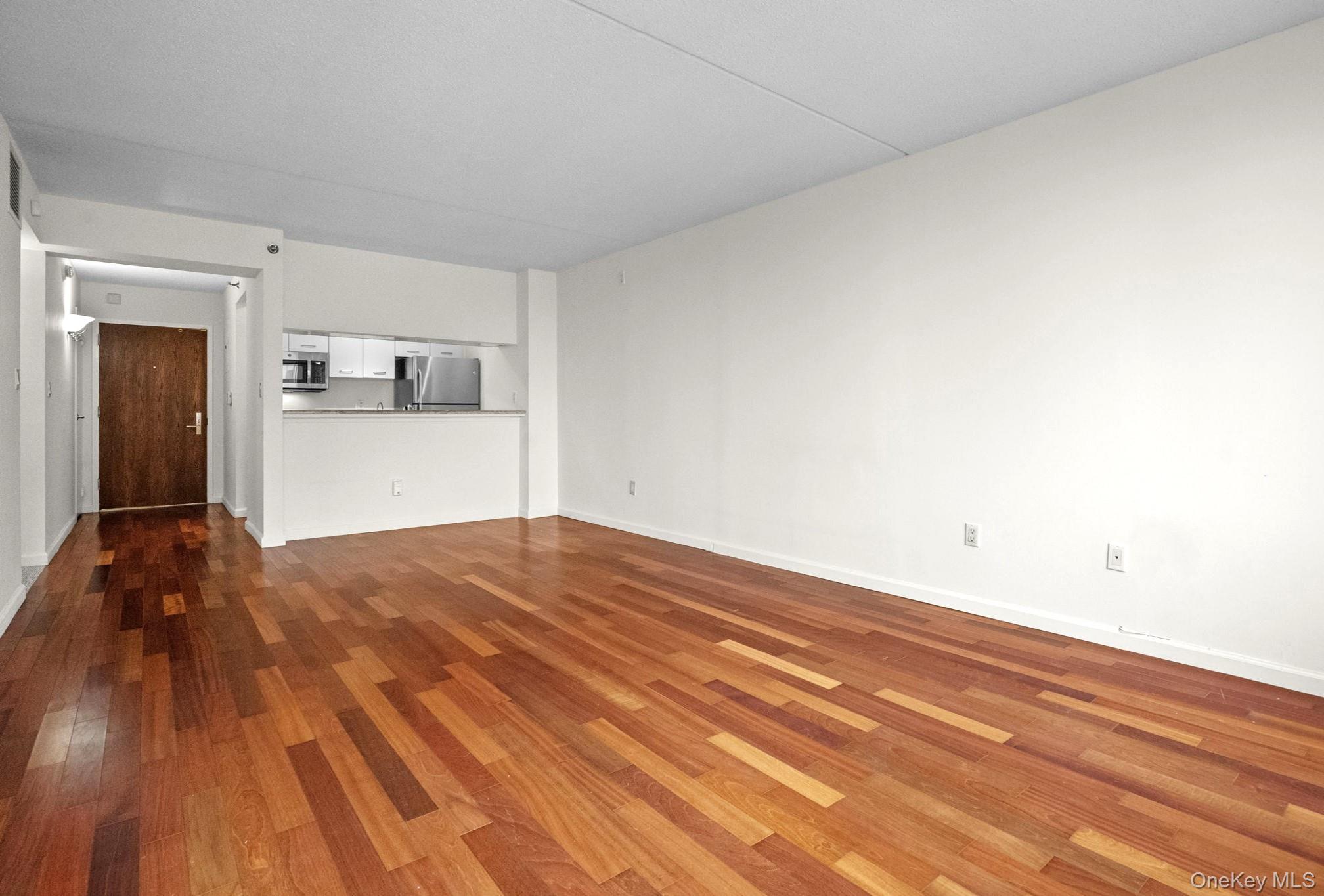 4 Martine Avenue 1619