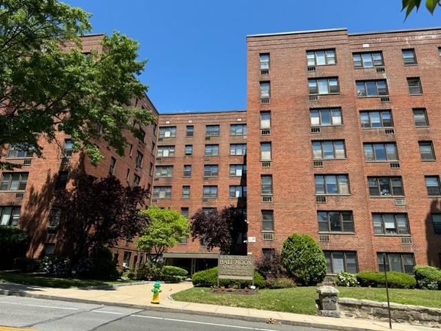 Lake Street 2Y, White Plains, New York - 1 Bedrooms  
1 Bathrooms  
3 Rooms - 