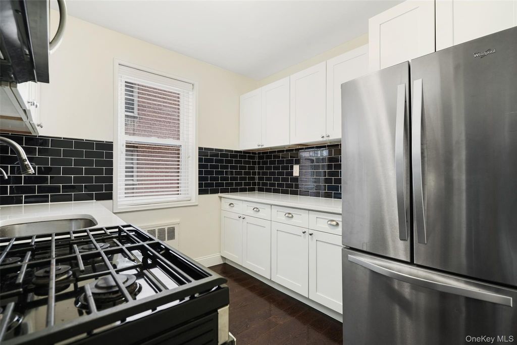 Photo of 30 E Hartsdale Avenue #1H, Hartsdale, NY 10530 (MLS # 987432)