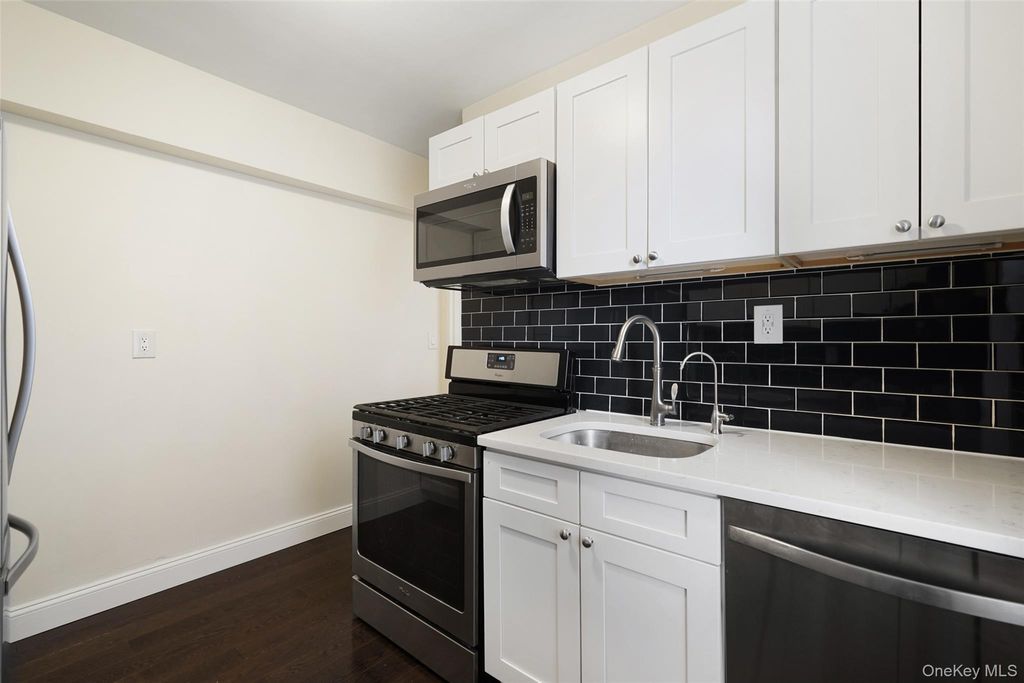 Photo of 30 E Hartsdale Avenue #1H, Hartsdale, NY 10530 (MLS # 987432)