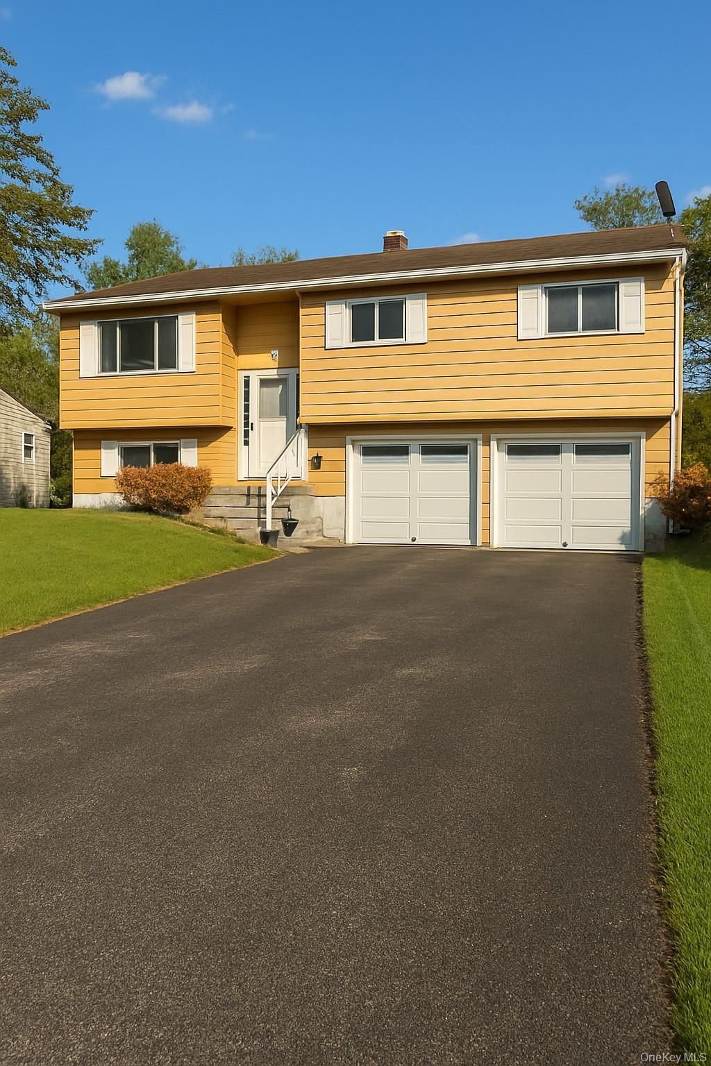 Photo of 5 Cayuga Drive, Wappingers Falls, NY 12590 (MLS # 993911)