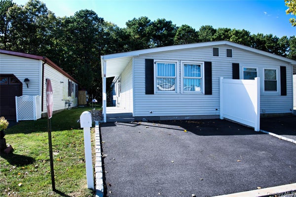 ADDRESS PRIVATE, MANORVILLE, NY  - Image 7f9fb2ae2dc6bba69e03486a9db68bc0/1636395137