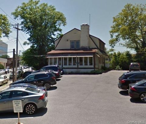 42 Orchard Street Manhasset NY 11030