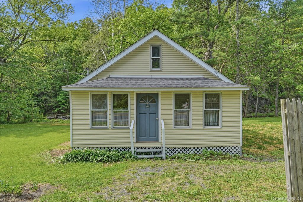 Photo of 755 Glasco Turnpike, Saugerties, NY 12477 (MLS # 1005584)